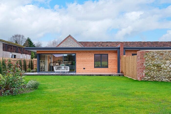 4 Bedroom Barn Conversion For Sale In Court Farm, West Woodlands, BA11