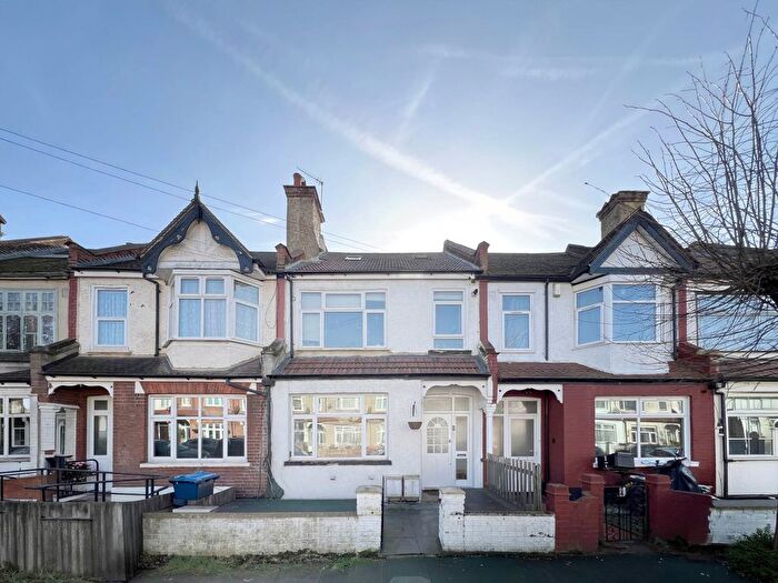 2 Bedroom Maisonette To Rent In Links Road, London, SW17