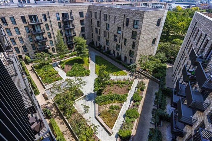 1 Bedroom Flat To Rent In Kingfisher Heights, Newham, E16