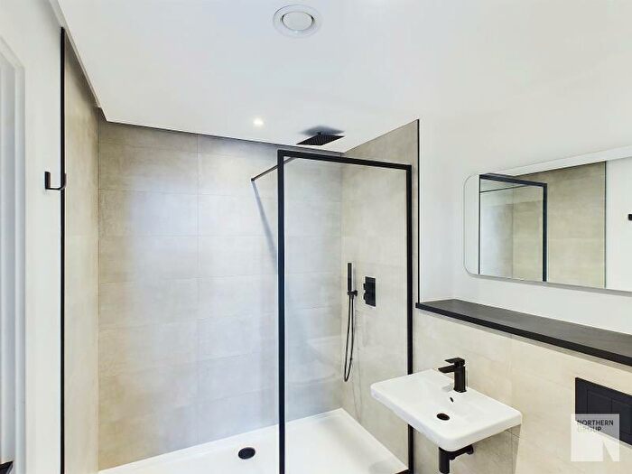 2 Bedroom Apartment To Rent In Apt . :: One Silk St, M4