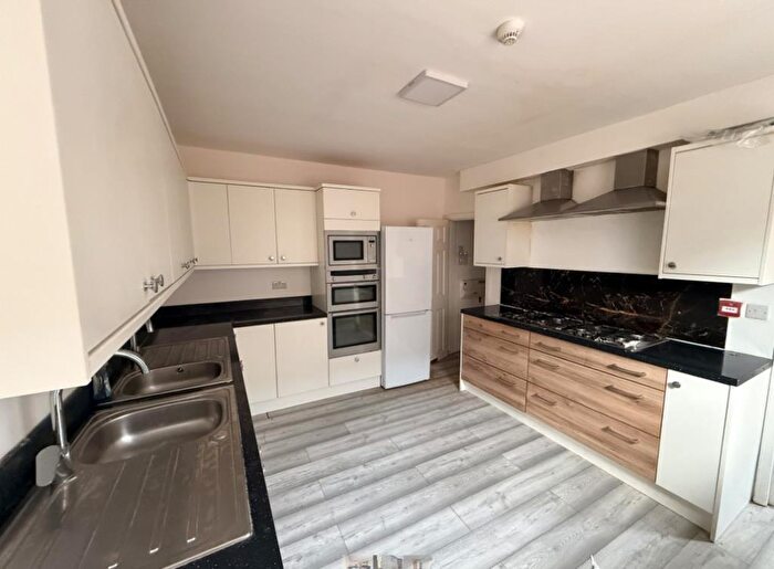 6 Bedroom Semi-Detached House To Rent In Whitley Wood Lane, Reading, RG2