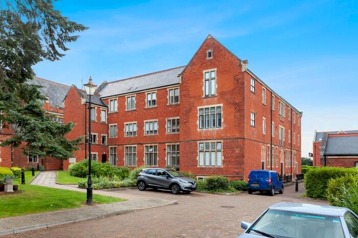 2 Bedroom Flat To Rent In King Edward Place, Bushey, WD23