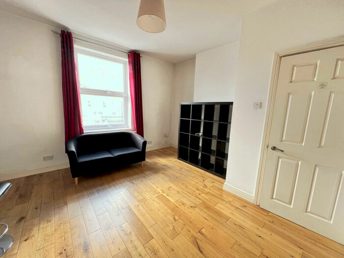 1 Bedroom Flat To Rent In New Cross Road, London, SE14