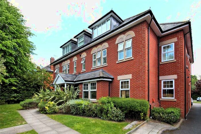 2 Bedroom Flat To Rent In Woking, GU22