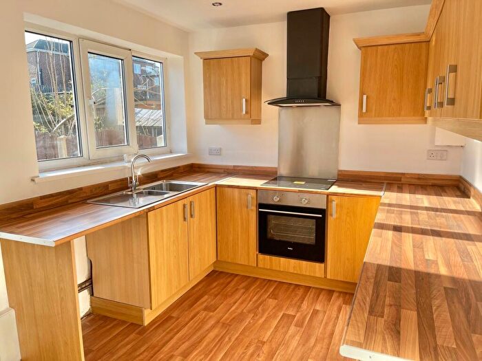 3 Bedroom Semi-Detached House To Rent In Highstone Vale, Barnsley, S70