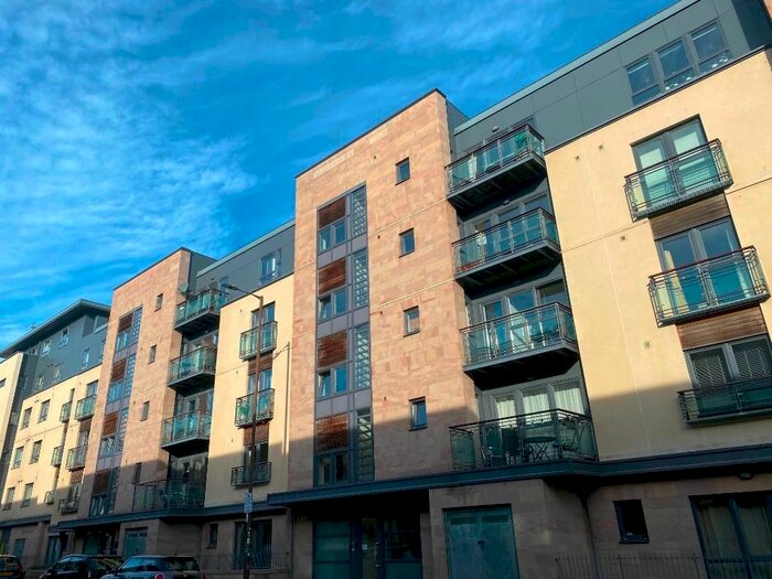 2 Bedroom Flat To Rent In Lochrin Place, Edinburgh, EH3