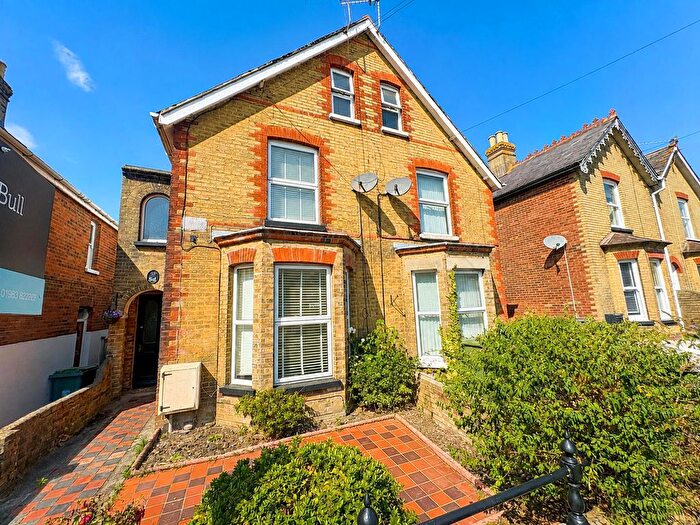 4 Bedroom Semi Detached House For Sale In Adelaide Grove, East Cowes, Isle Of Wight, PO32