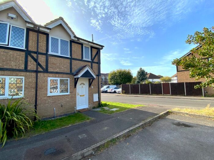 2 Bedroom End Of Terrace House To Rent In Seymour Way, Sunbury-On-Thames, Surrey, TW16