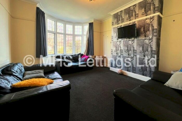 6 Bedroom Semi-Detached House To Rent In Otley Road, Leeds, LS6
