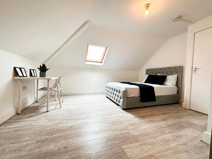 1 Bedroom Flat To Rent In Walm Lane, NW2