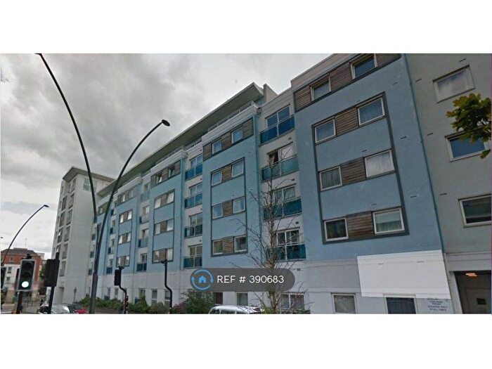 2 Bedroom Flat To Rent In Station Approach, Epsom, KT19