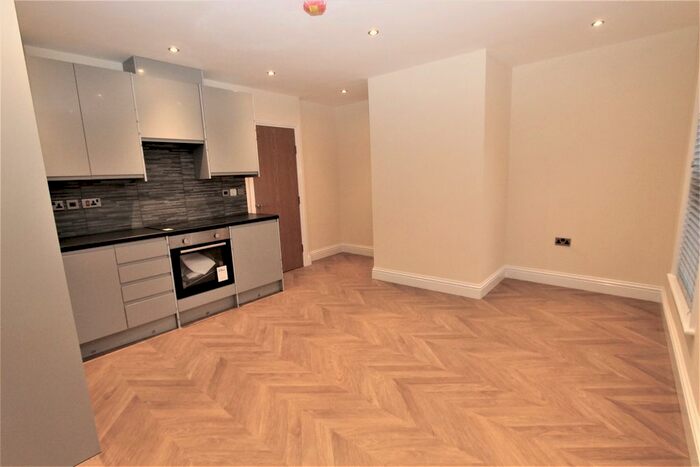 1 Bedroom Flat To Rent In South Wimbledon, London, SW19
