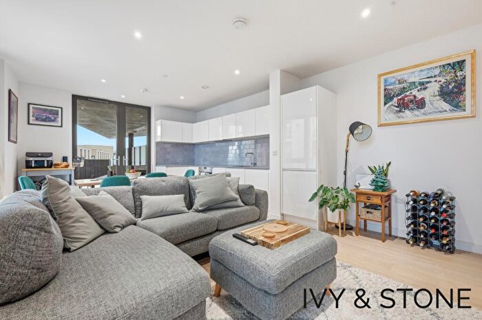 2 Bedroom Apartment For Sale In Starboard Way, London, Greater London, E16