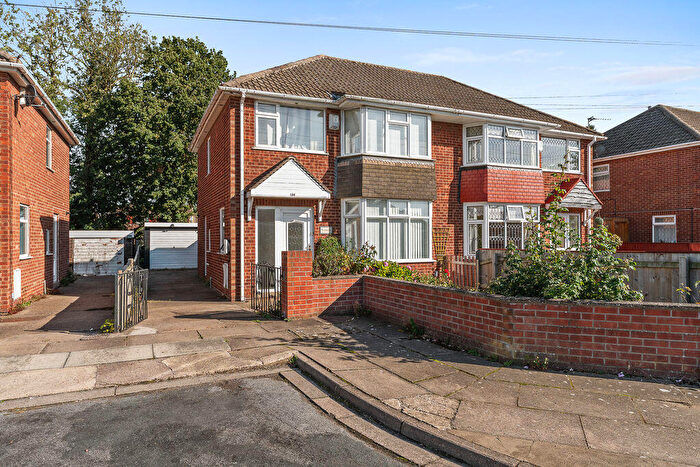 3 Bedroom Semi Detached House For Sale In Brookfield Road, Scartho, DN33