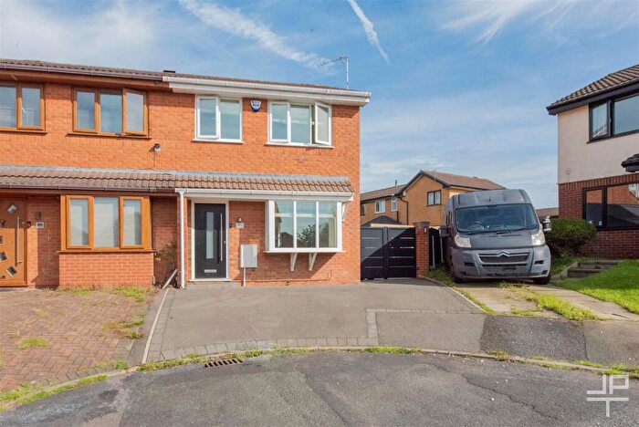 3 Bedroom Semi-Detached House To Rent In Collingwood Way, Westhoughton, Bolton, BL5