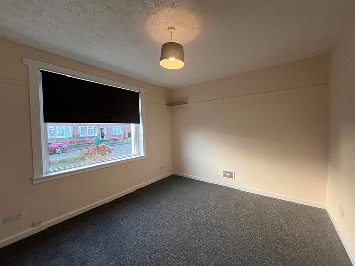 2 Bedroom Flat To Rent In Earnock Avenue, Motherwell, ML1