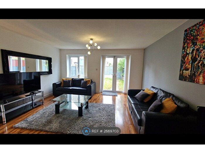 5 Bedroom End Terrace House To Rent In Charnley Mews, Whitefield, Manchester, M45