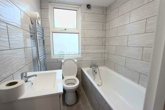 2 Bedroom Flat To Rent In Barrett's Grove, London, N16