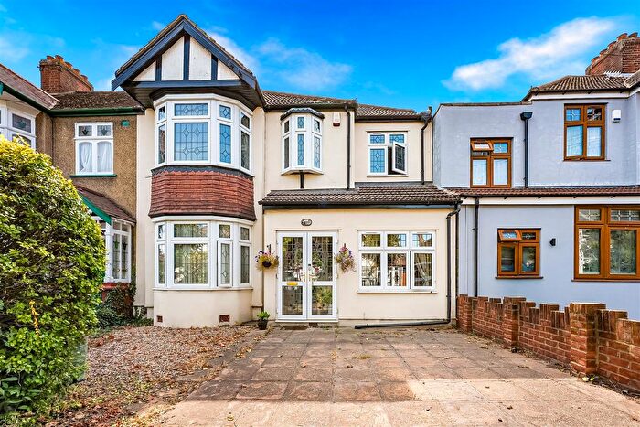 4 Bedroom Property For Sale In Glenthorne Gardens, Ilford, IG6