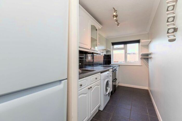 1 Bedroom Maisonette For Sale In Sycamore Avenue, Horsham, RH12