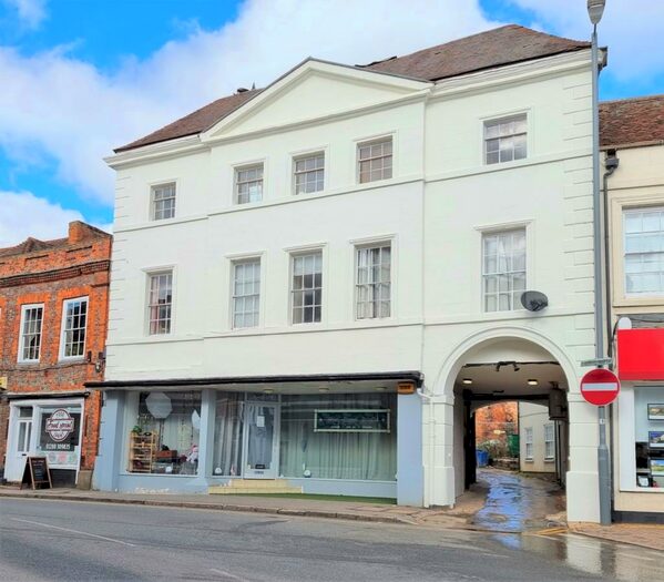 2 Bedroom Apartment To Rent In Cobham Mews, West Street, Buckingham, MK18