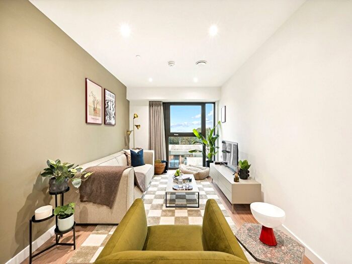 1 Bedroom Flat To Rent In Uncle Acton, Victoria Road, W3