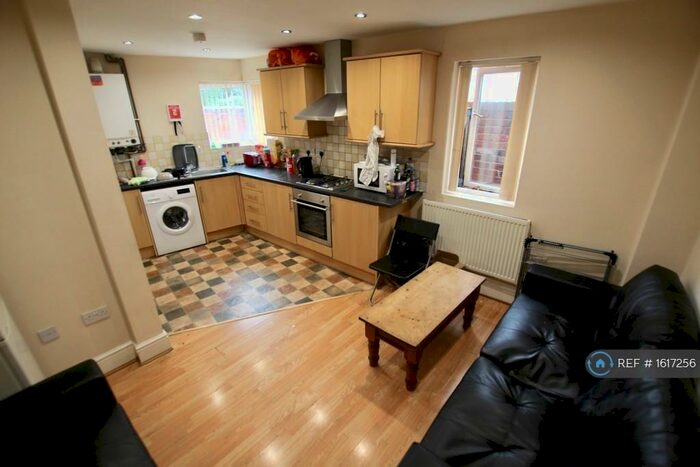 4 Bedroom Detached House To Rent In Kanman Court, Nottingham, NG7