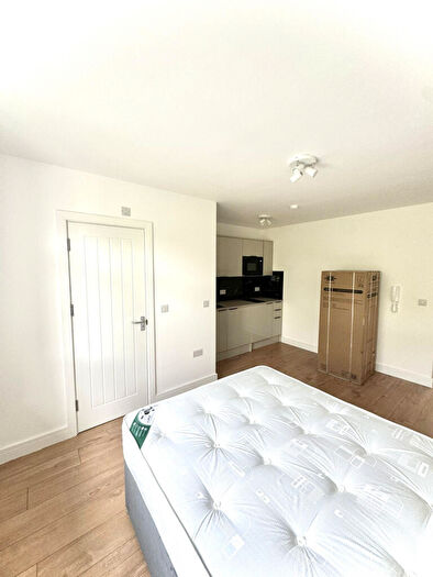 Studio To Rent In Colney Hatch Lane, N10