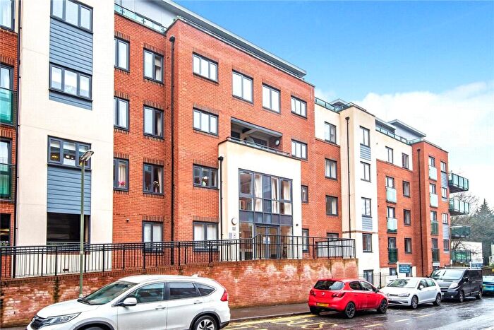 2 Bedroom Flat For Sale In Park Lane, Camberley, Surrey, GU15