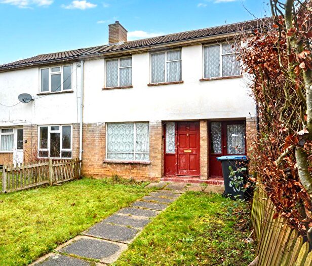 3 Bedroom Terraced House For Sale In Garden Avenue, Hatfield, AL10