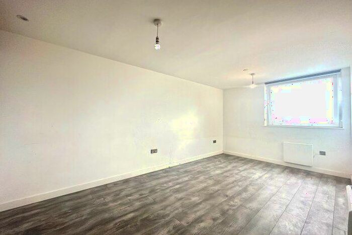 2 Bedroom Flat To Rent In Coventry Road, Birmingham, B25