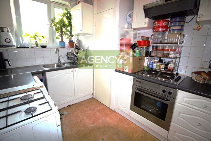 1 Bedroom Flat For Sale In Station Road, Manor Park, E12