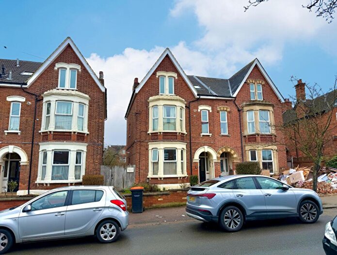 1 Bedroom Flat For Sale In Flat B, St. Andrews Road, Bedford, Bedfordshire, MK40