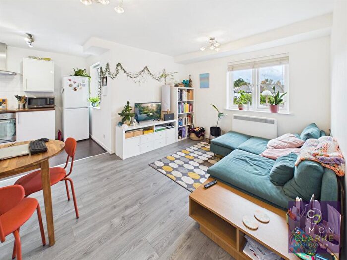 1 Bedroom Flat To Rent In Friern Barnet Lane, Whetstone, N20