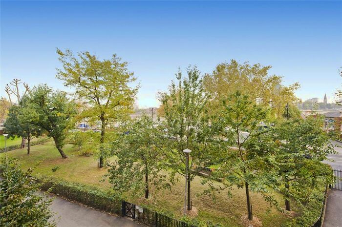 3 Bedroom Apartment To Rent In Blantyre Walk, Worlds End Estate, London, SW10