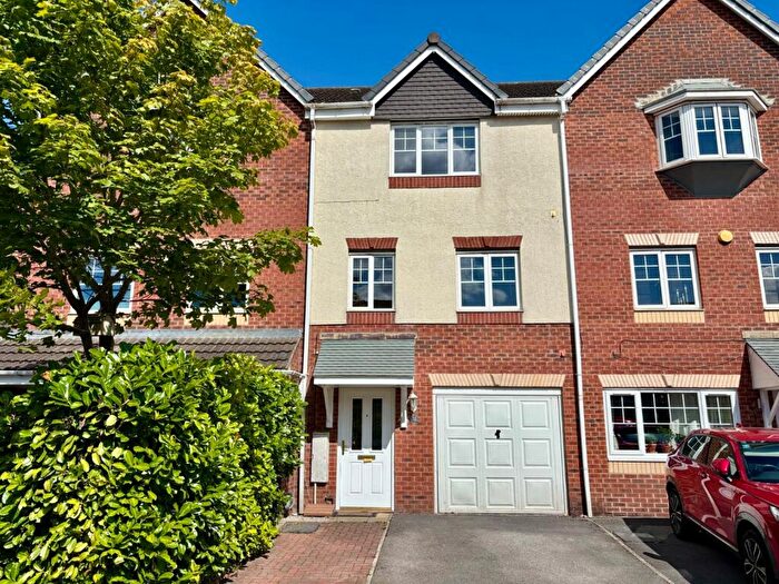 3 Bedroom Terraced House For Sale In Ringshaw Drive, Gomersal, Cleckheaton, BD19