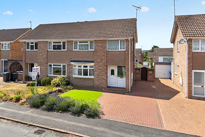 3 Bedroom Semi Detached House For Sale In Saint Oswalds Close, Kettering, NN15