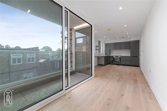 2 Bedroom Flat To Rent In Powell Road, London, E5