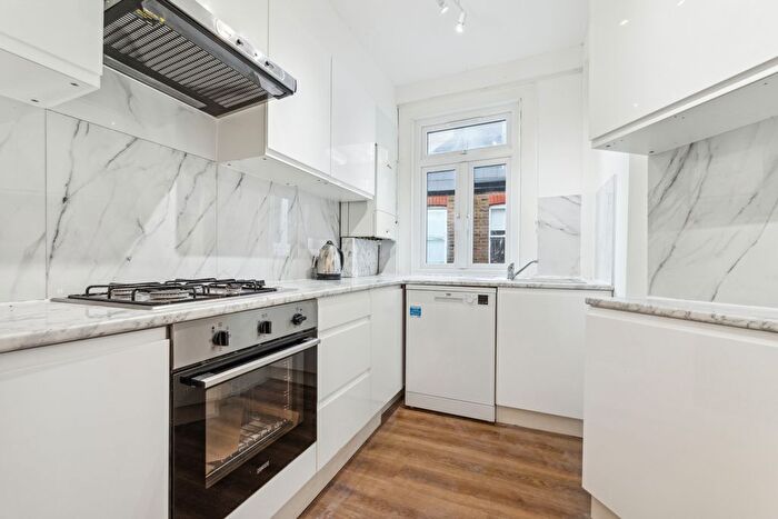 3 Bedroom Maisonette To Rent In Emlyn Road, Shepherds Bush, W12