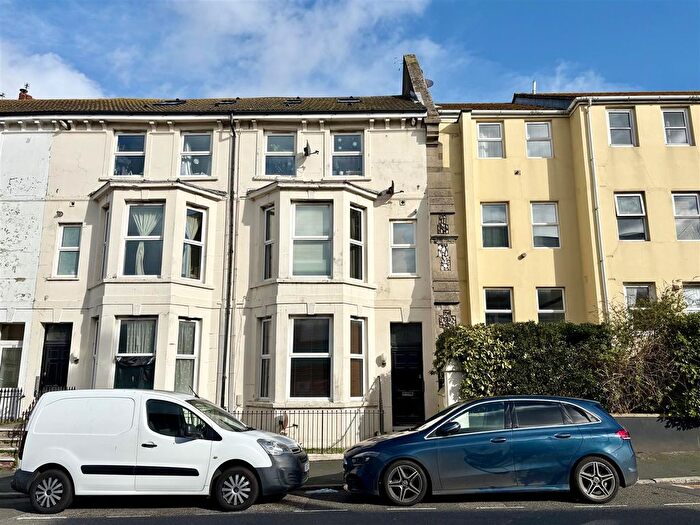 2 Bedroom Flat For Sale In Cavendish Place, Eastbourne, BN21