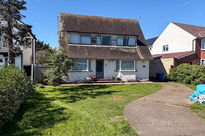 4 Bedroom Detached House For Sale In Wraysbury, Berkshire, TW19