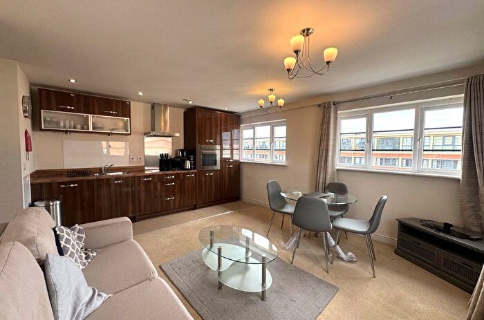 2 Bedroom Flat To Rent In Wallis Square, Farnborough, Hampshire, GU14