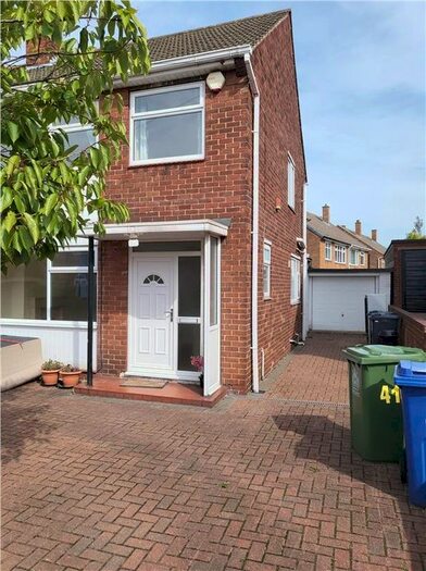 3 Bedroom Semi-Detached House To Rent In Greenleafe Avenue, Doncaster, South Yorkshire, DN2