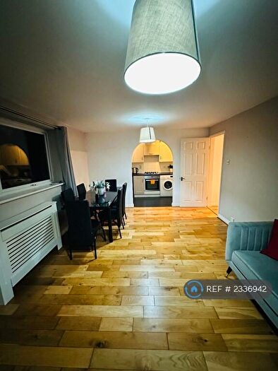 2 Bedroom Flat To Rent In South Woodford, London, E18