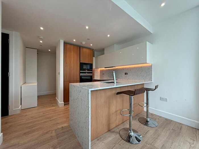 1 Bedroom Flat To Rent In Piazza Walk, London, E1