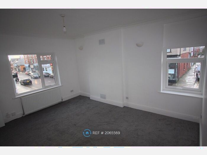 2 Bedroom Flat To Rent In Sandiways Road, Wirral, CH45