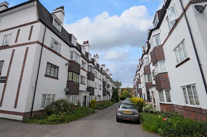 2 Bedroom Flat To Rent In Barrow Road, London, SW16