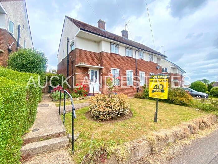3 Bedroom Semi-Detached House For Sale In Rushfield, Potters Bar, EN6