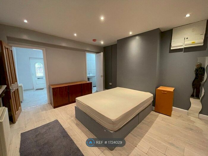 1 Bedroom Flat To Rent In Church Street, Brierley Hill, DY5