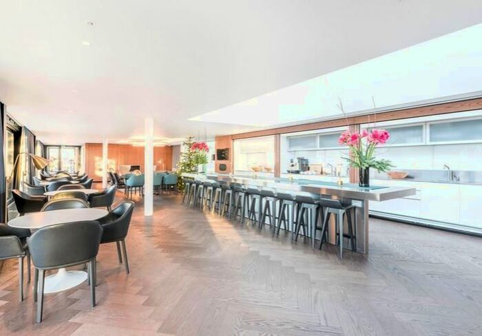 2 Bedroom Flat To Rent In Buckingham Palace Road, London, SW1W